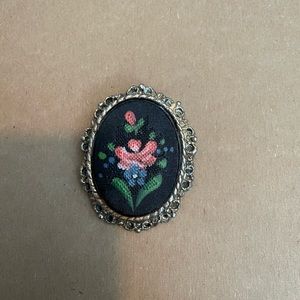 Vintage 30’s floral artwork brooch